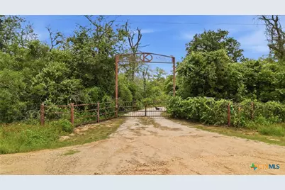 8606 State Highway 123, Stockdale, TX 78160 - Photo 40
