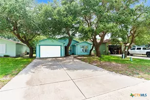 105 Pecan Harbor St, Rockport, TX 78382 - Photo 2