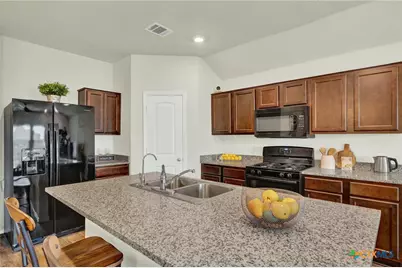 113 Moonrise Drive, San Marcos, TX 78666 - Photo 6