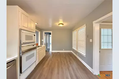 1403 N Bridge Street, Victoria, TX 77901 - Photo 16