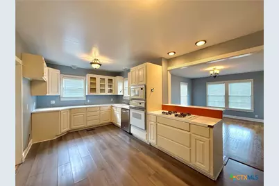 1403 N Bridge Street, Victoria, TX 77901 - Photo 14