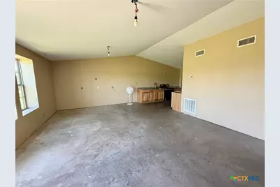 422 N Quailrun Avenue, Port Lavaca, TX 77979 - Photo 6