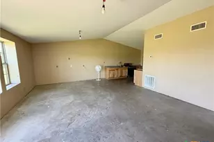422 N Quailrun Ave, Port Lavaca, TX 77979 - Photo 6