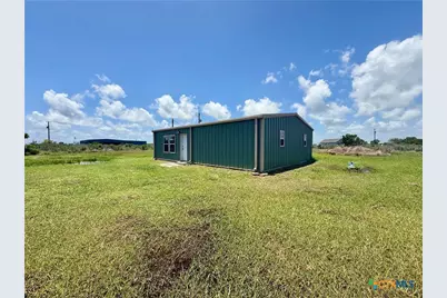 422 N Quail Run Avenue, Port Lavaca, TX 77979 - Photo 1