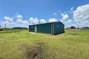 422 N Quailrun Ave, Port Lavaca, TX 77979 - Photo 1