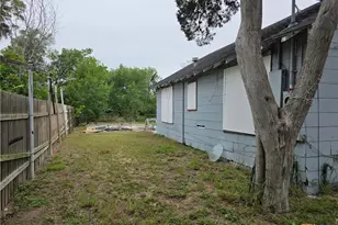 2107 N Levi St, Victoria, TX 77901 - Photo 2