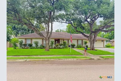 301 Berkshire Lane, Victoria, TX 77904 - Photo 1