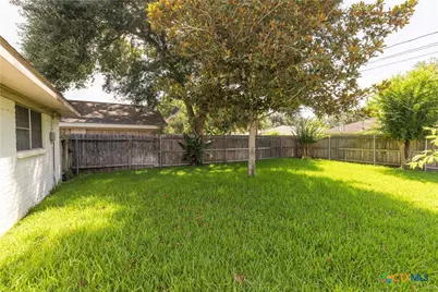 301 Berkshire Lane, Victoria, TX 77904 - Photo 36