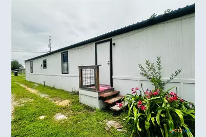 217 E Schulz, Marion, TX 78124 - Photo 2