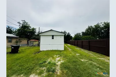 217 E Schulz, Marion, TX 78124 - Photo 4