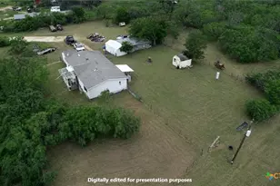 958 Co Rd 456, Waelder, TX 78959 - Photo 2