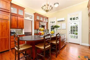 507 S De Leon St, Victoria, TX 77901 - Photo 8