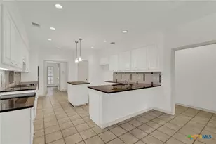 8472 Rolling Acres Trail, Fair Oaks Ranch, TX 78015 - Photo 10