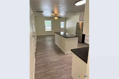 909 E 3rd Street #B, Lampasas, TX 76550 - Photo 6