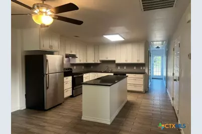 909 E 3rd Street #B, Lampasas, TX 76550 - Photo 4