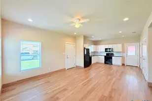 1168 Sycamore St, Seguin, TX 78155 - Photo 6