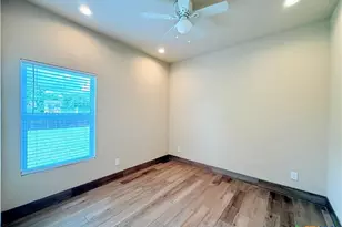 1168 Sycamore St, Seguin, TX 78155 - Photo 10
