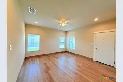 1168 Sycamore Street, Seguin, TX 78155 - Photo 4