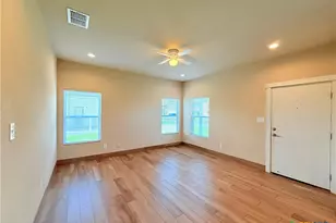 1168 Sycamore St, Seguin, TX 78155 - Photo 4