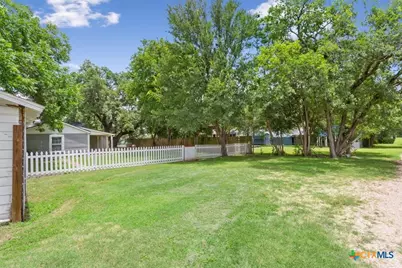 425 E 13th Avenue, Belton, TX 76513 - Photo 38
