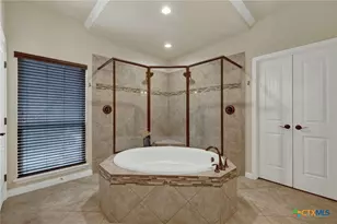 1937 Hunters Cove, New Braunfels, TX 78132 - Photo 10