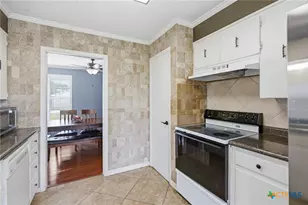 309 Viking St, Victoria, TX 77905 - Photo 6