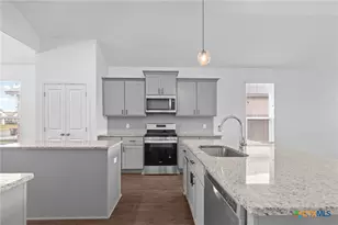 103 Dripping Spring, Victoria, TX 77904 - Photo 2