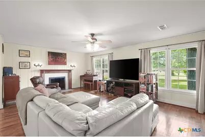 1320 W San Antonio Street, Lockhart, TX 78644 - Photo 10