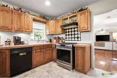 1320 W San Antonio Street, Lockhart, TX 78644 - Photo 12