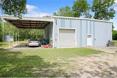 1320 W San Antonio Street, Lockhart, TX 78644 - Photo 2