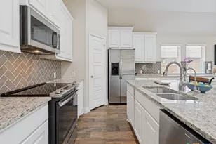 2908 Glen Vw, Seguin, TX 78155 - Photo 6