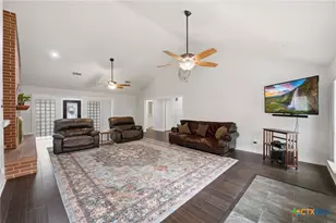 1827 Palace Dr, New Braunfels, TX 78130 - Photo 10