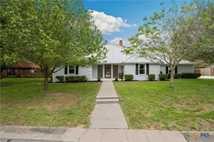 1827 Palace Dr, New Braunfels, TX 78130 - Photo 2