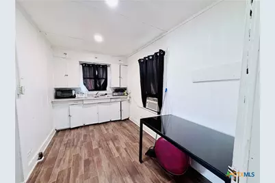 409 N Avenue D, Waelder, TX 78959 - Photo 14