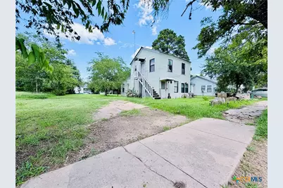 409 N Avenue D, Waelder, TX 78959 - Photo 2