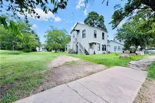 409 N Ave D, Waelder, TX 78959 - Photo 2