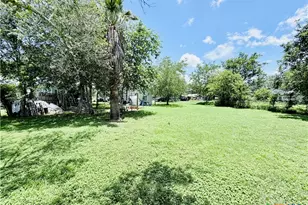 409 N Ave D, Waelder, TX 78959 - Photo 6