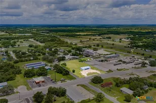 625 N La Grange St, Flatonia, TX 78941 - Photo 1