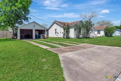 1005 Macarthur Street, Victoria, TX 77901 - Photo 6