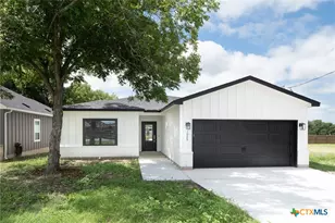 1029 Tabernacle St, Seguin, TX 78155 - Photo 1