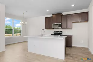 1029 Tabernacle St, Seguin, TX 78155 - Photo 10