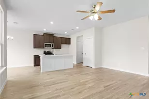 1029 Tabernacle St, Seguin, TX 78155 - Photo 4