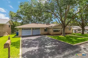 874 Oak Ln, New Braunfels, TX 78130 - Photo 2