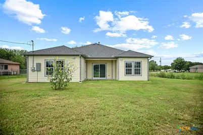 502 Trent Street, Victoria, TX 77905 - Photo 6