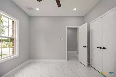 502 Trent Street, Victoria, TX 77905 - Photo 8