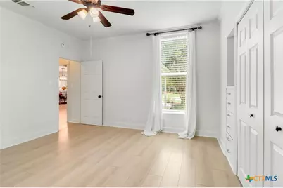 605 E Donegan Street, Seguin, TX 78155 - Photo 26