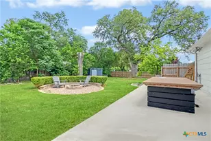 605 E Donegan St, Seguin, TX 78155 - Photo 6