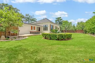 605 E Donegan St, Seguin, TX 78155 - Photo 36