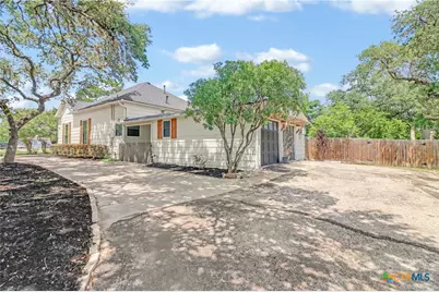 605 E Donegan Street, Seguin, TX 78155 - Photo 32