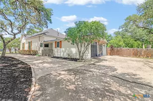 605 E Donegan St, Seguin, TX 78155 - Photo 32